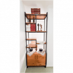 colonne de rangement en bois rouge
